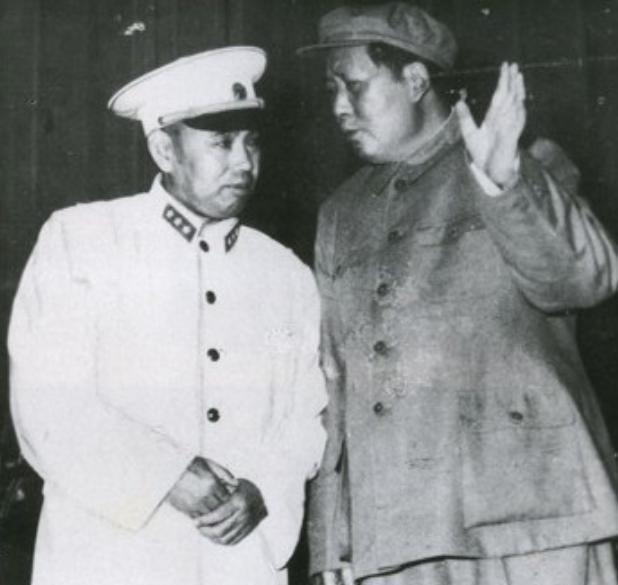 毛主席曾召见许世友，轻松聊天时突然发问：如果我身边混入了坏人，你会采取怎样的措施