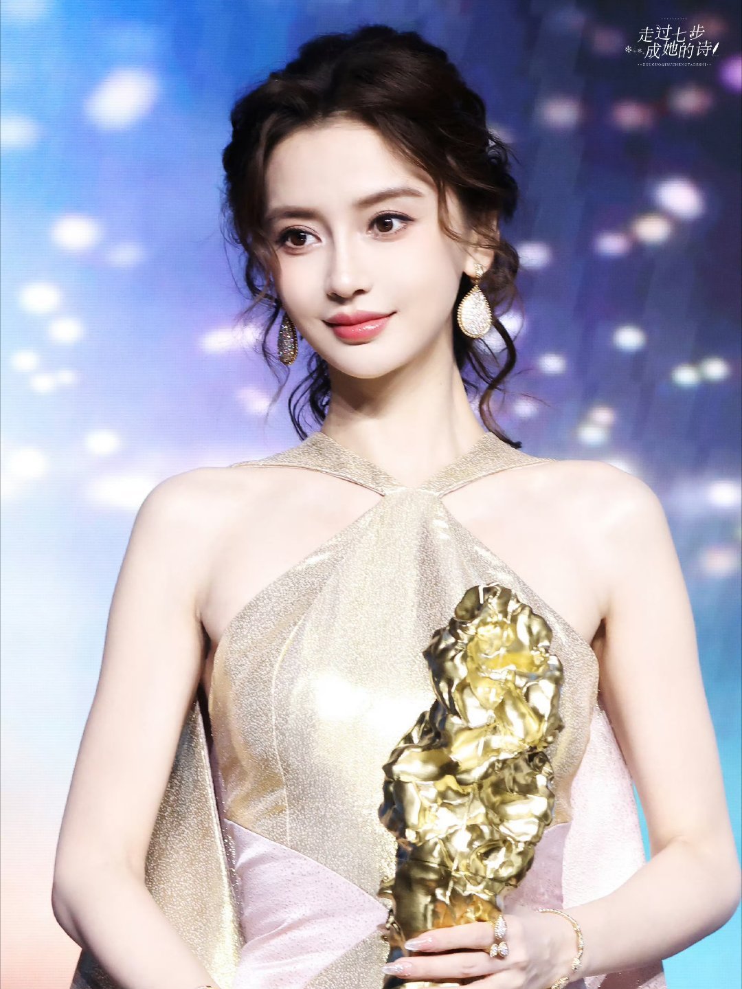 Angelababy芭莎艺术之夜红毯造型芭莎艺术之夜那位掌管红毯的神——ange