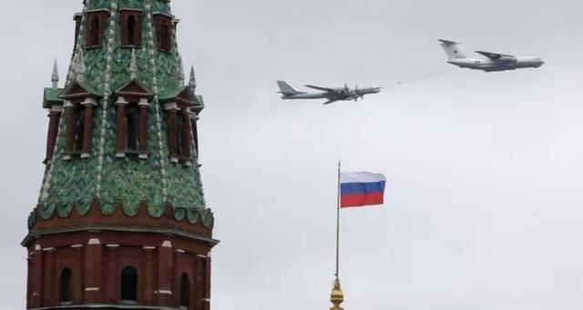 离基辅那么近，俄军为啥不攻？明眼人都看出来了：他们想要的不只是这座城！仗打了四年