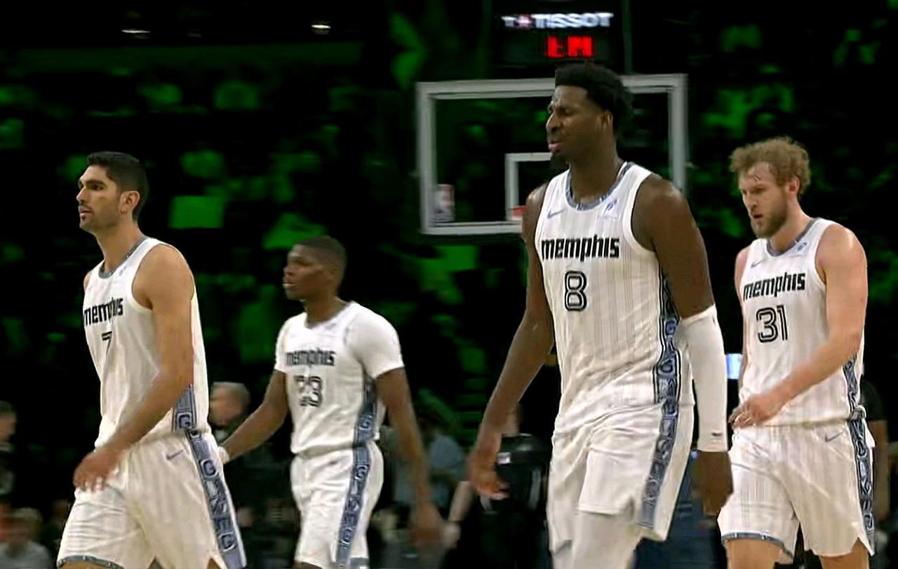 无莫熊击败无华狼：打出3点匪夷所思的现象……1：事实证明没有莫兰特的灰熊确实