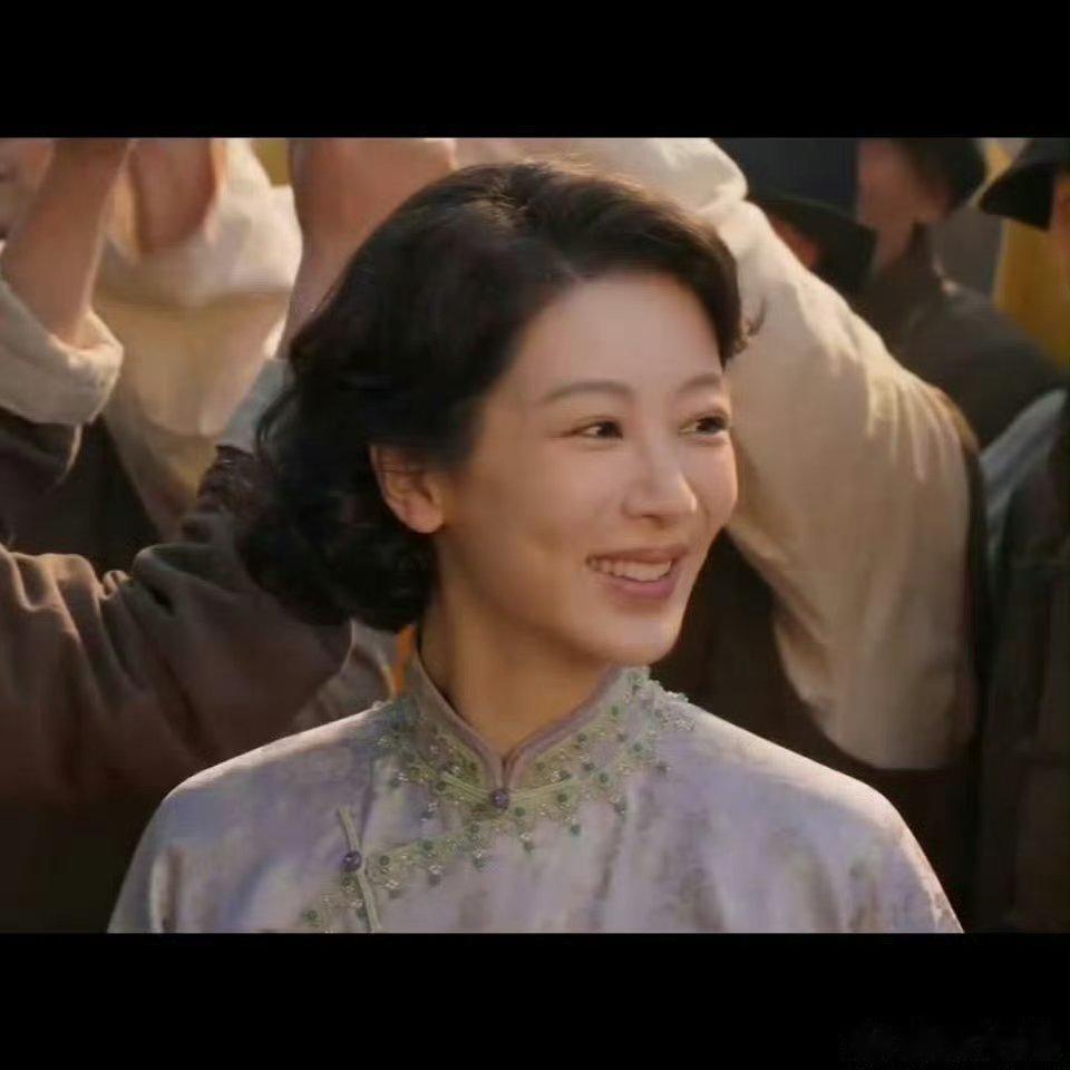 又来了，请第一美女自己独美