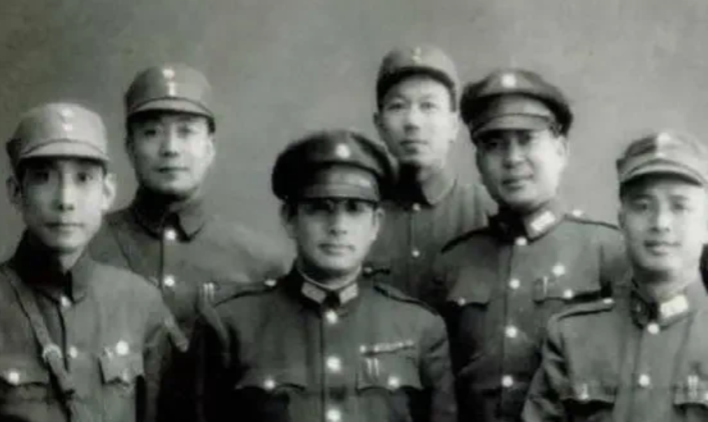 1947年5月16日，在74师覆灭前，张灵甫大骂副参谋长李运良：“都是你出的馊主