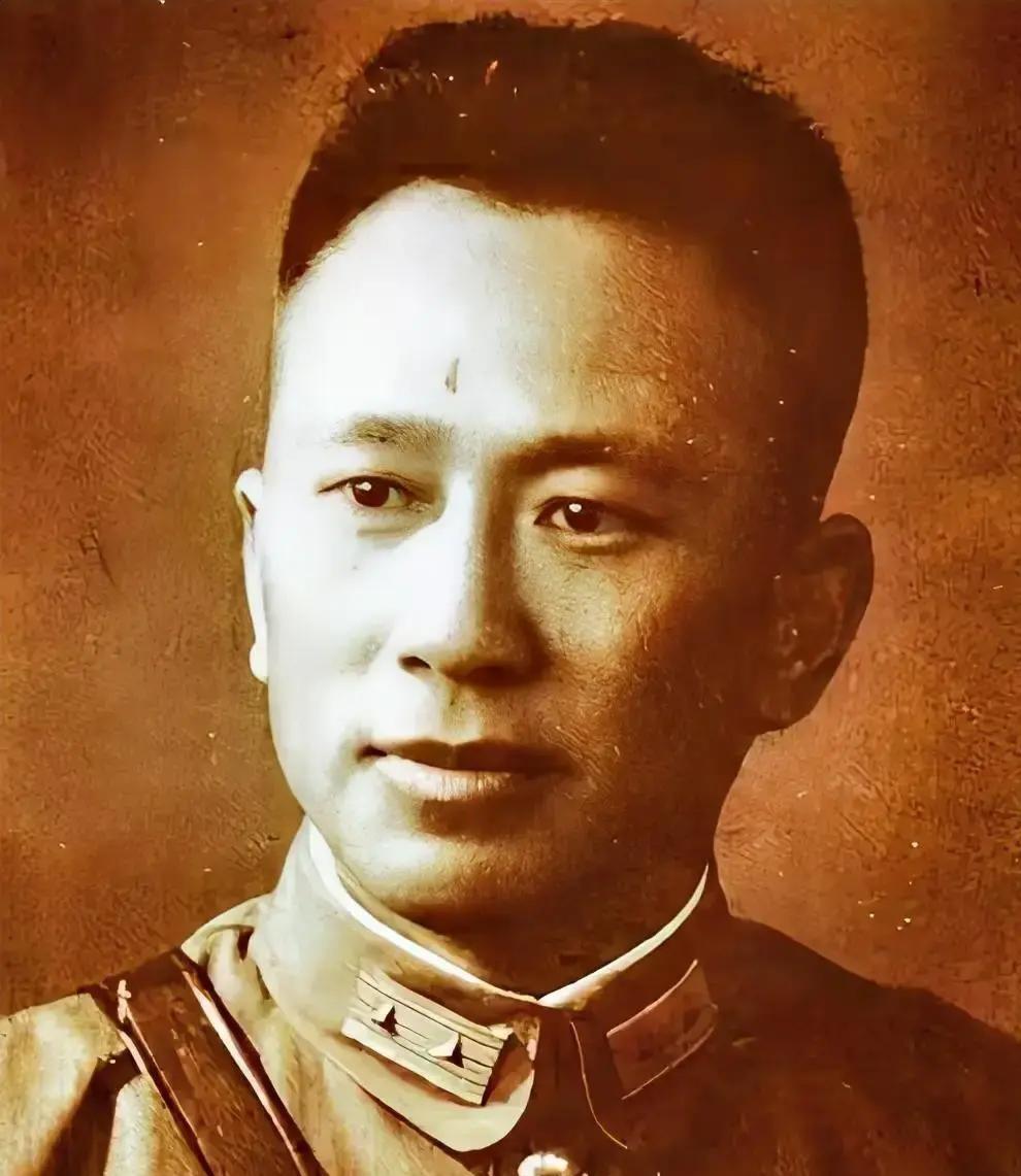 1934年上海，唐生明理发的时候随手掐了修甲女工脸颊，被店家讹500大洋并扣留，