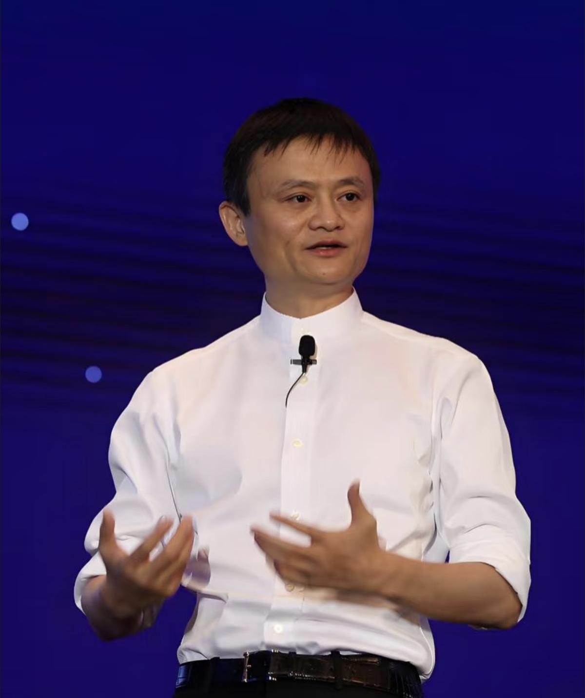 阿里砸钱抢外卖？别傻了，它在挖美团的命脉！阿里每年砸800-900亿做外卖，