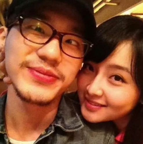 从未曝光过恋情的演员白宇疑似其前女友突然发文，字里行间都是激动和兴奋这位前女