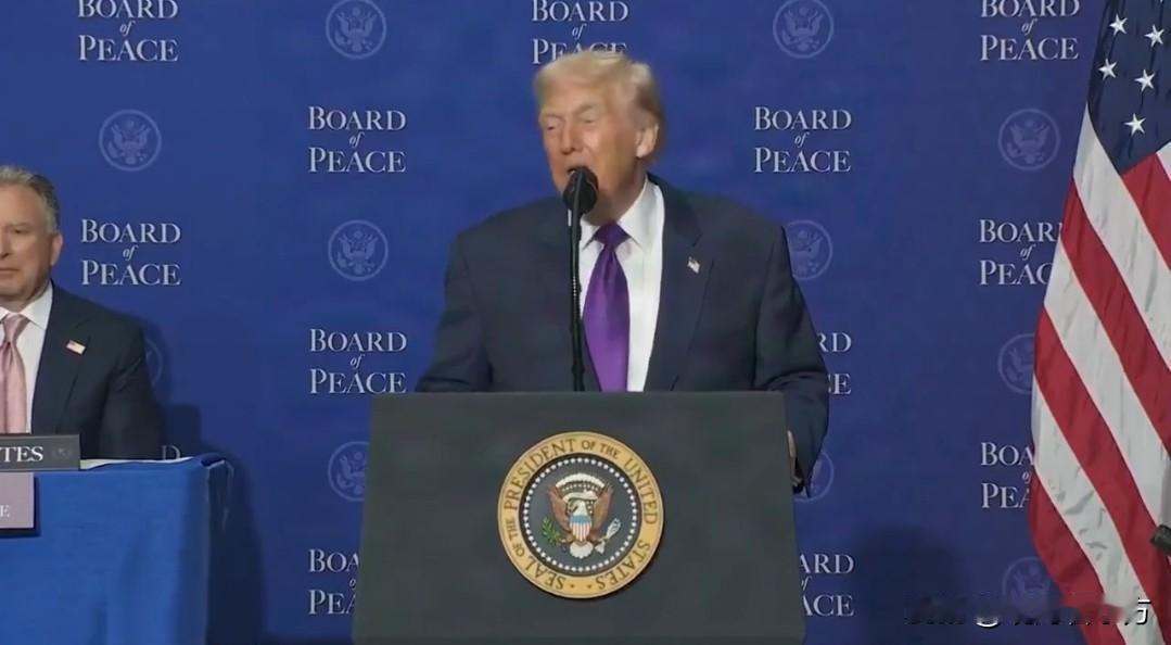 特朗普谈及鲁比奥在慕尼黑安全会议上的演讲时回头对鲁比奥说：“鲁比奥，你两天前在慕