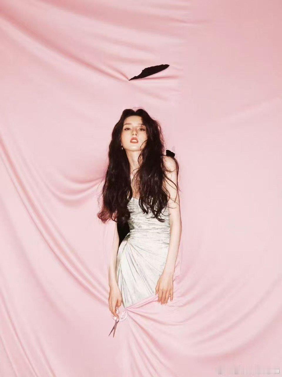 宋祖儿平常都是恶心穿搭宋祖儿这波操作太懂了！粉丝催穿搭，她一眼看透本质，还吐