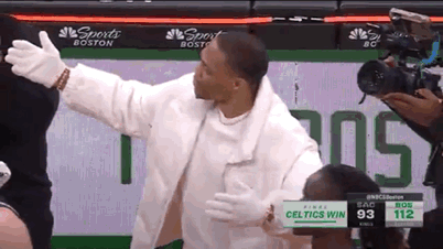 嗯？咋滴啦，少爷这么生气！原来，在比赛结束前的垃圾时间里，布歇投进了一记三分“