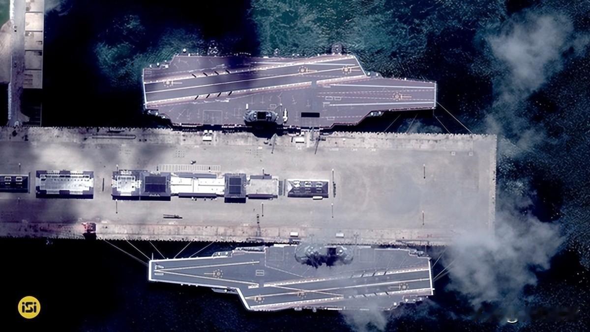 新航母明年就能下水？004最新画面曝光，主体结构基本成型。中国的航母发展路径很清