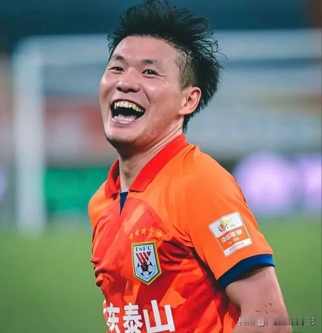 李源一无限接近加盟申花？闹腾！最近有一则消息炸了锅，上海很多自媒体爆料，泰山球