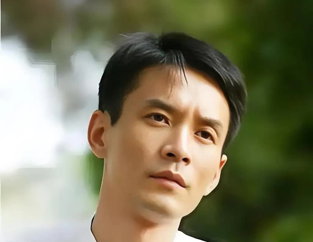 田小洁说，不要骂我了，我当过兵，做过汽修工，货车司机，如今能把赵秉文