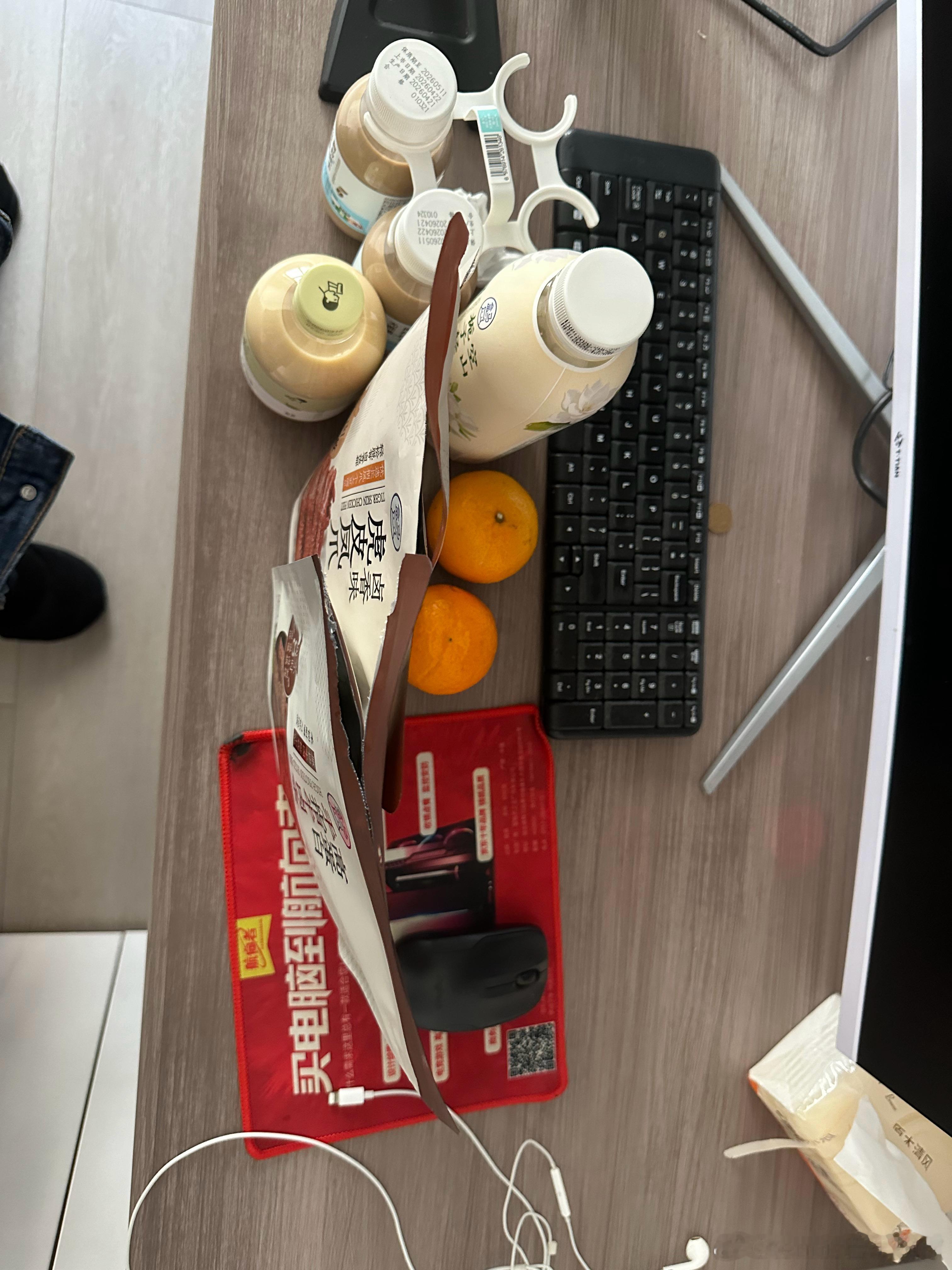 今天的比赛你准备好了吗牛肉条，虎皮凤爪，饮料🥤，水果，瓜子现在去买，美滋滋连看