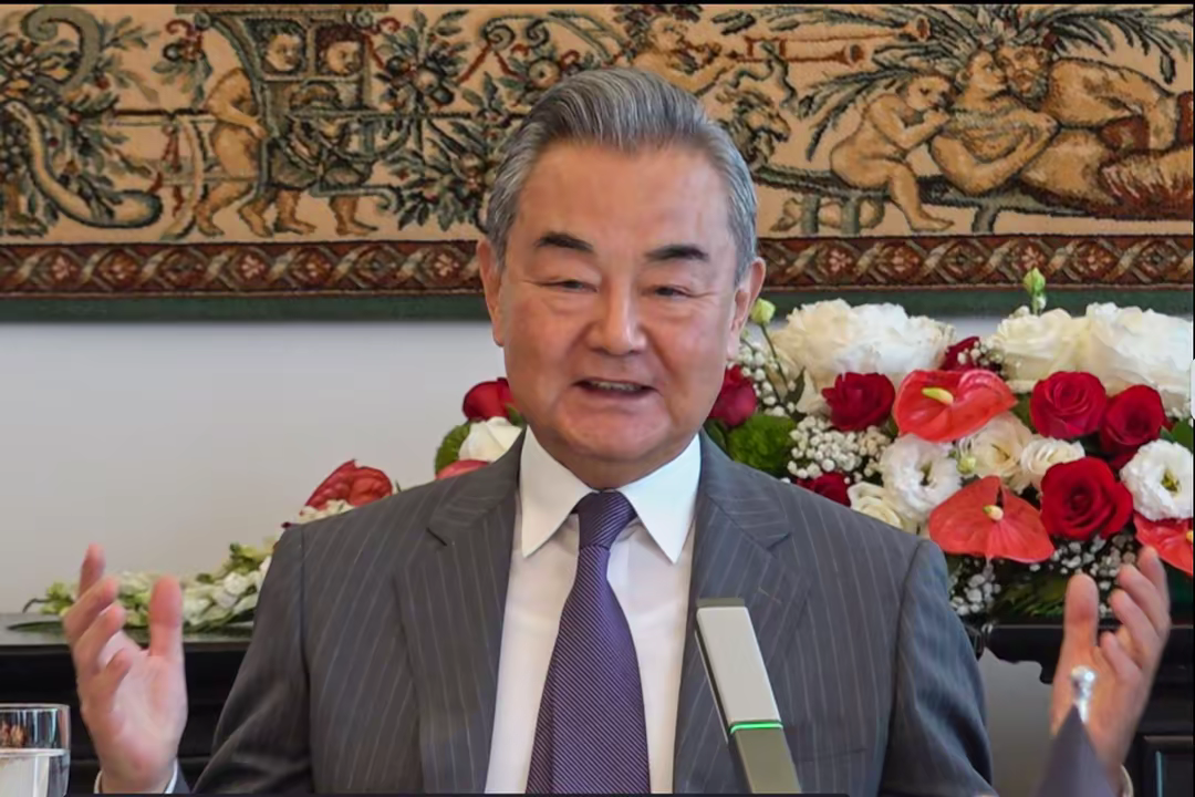 当着东盟十国的面，中国外长都还没发话，鲁比奥就已经落入了下风。近期，随着中国外
