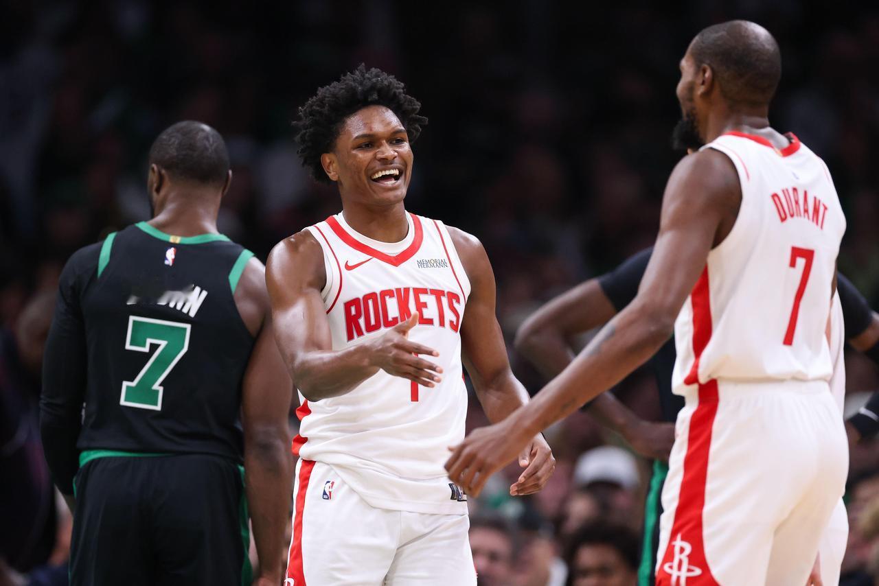 不明白那些说火箭用人有问题的怎么想的现在常规赛开始阶段，不就应该什么弱练