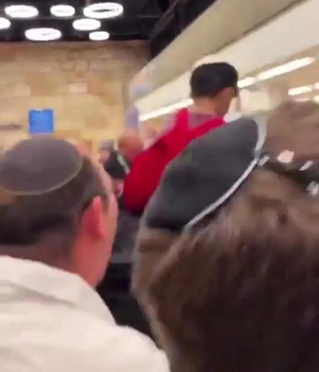 根据以色列政府的新计划，以色列现在开始从印度引进大量移民。从印度北部贝内·梅纳什