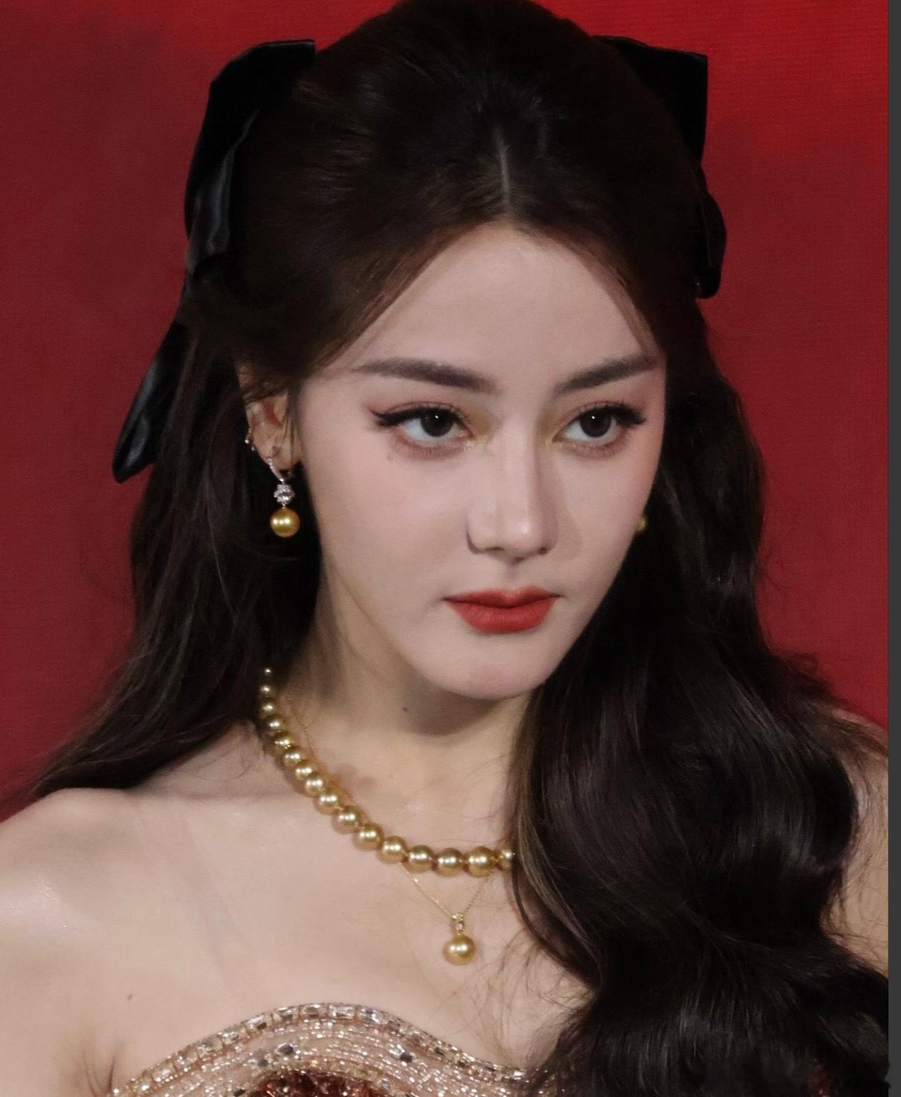迪丽热巴超清无修生图状态，脸真决定了女明星的花期