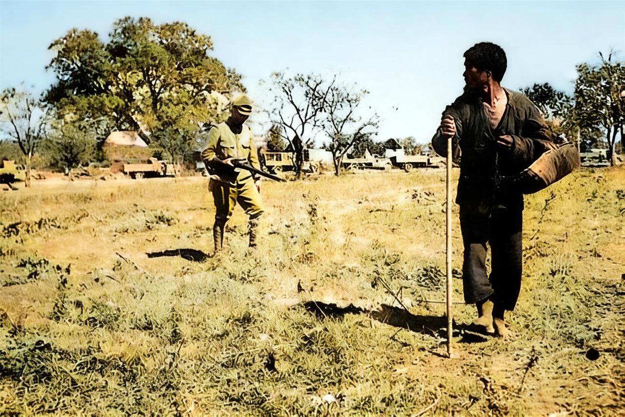 这是日本侵华时期在南京郊区发生的一幕，一个日本摄影师完整记录了下来。日本兵认