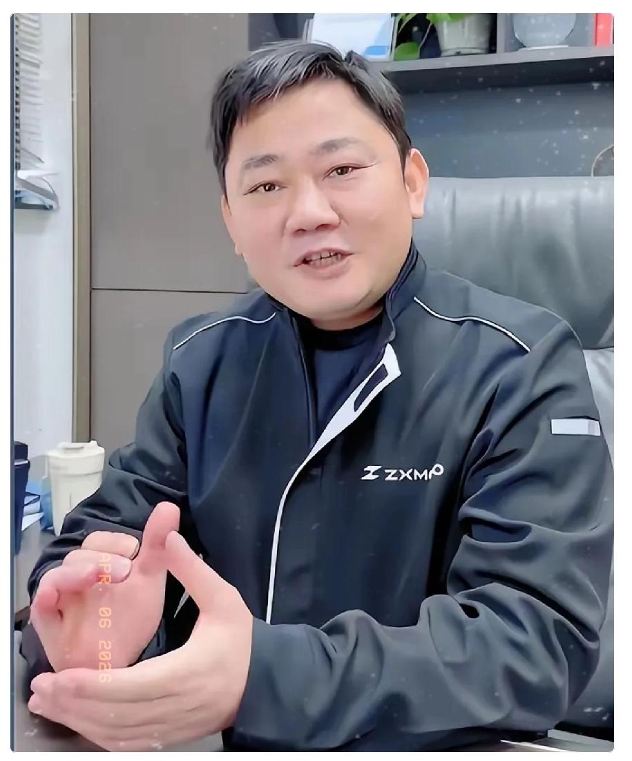 张雪，粗人，说话直接了当，摩托车出名！听说有人想砸重金，去挖张雪团队里的那些