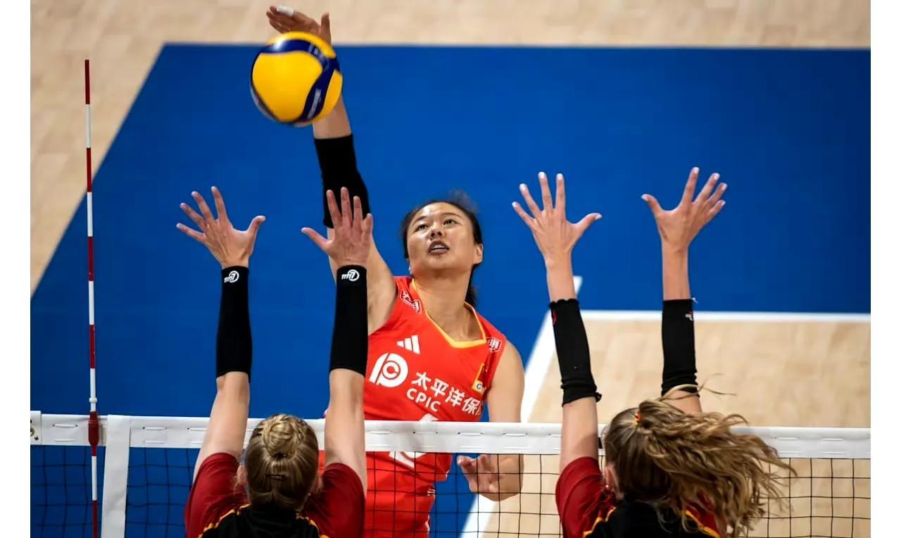 中国女排VNL总决赛将“海选”接应。队长龚翔宇受伤，虽然“无大碍”，但是10年国