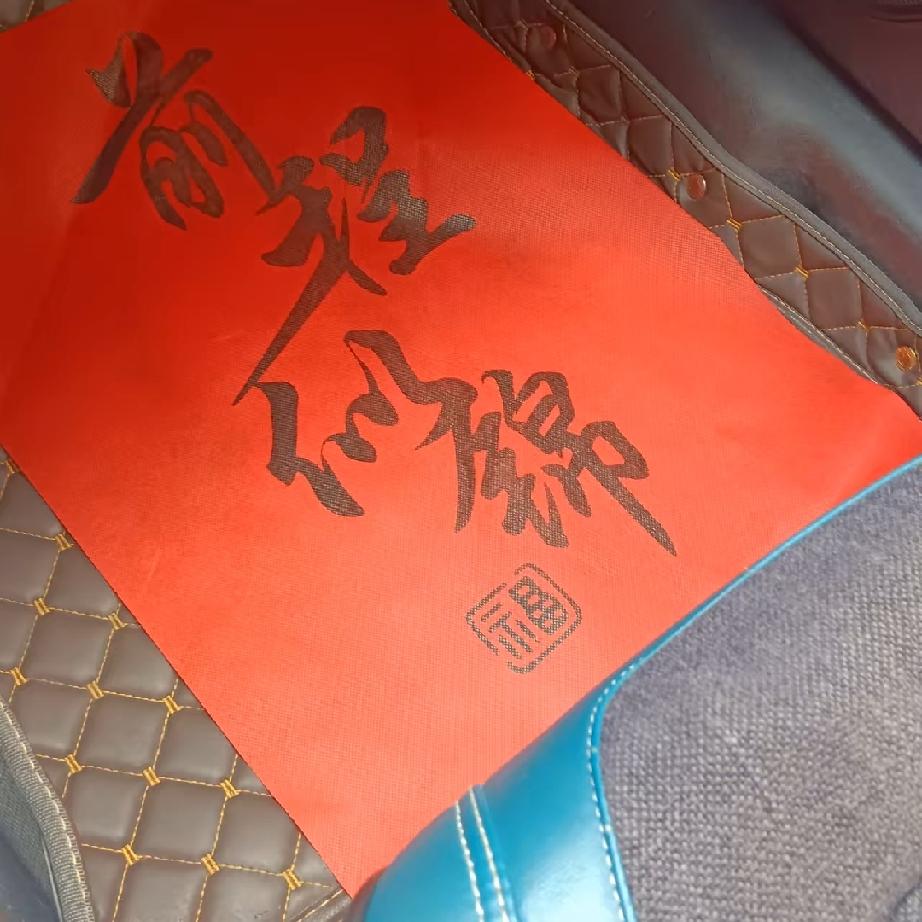 这年头洗车行业有多卷？大叔为省70块，意外收获大惊喜。这天，一位大哥出门跑客户，