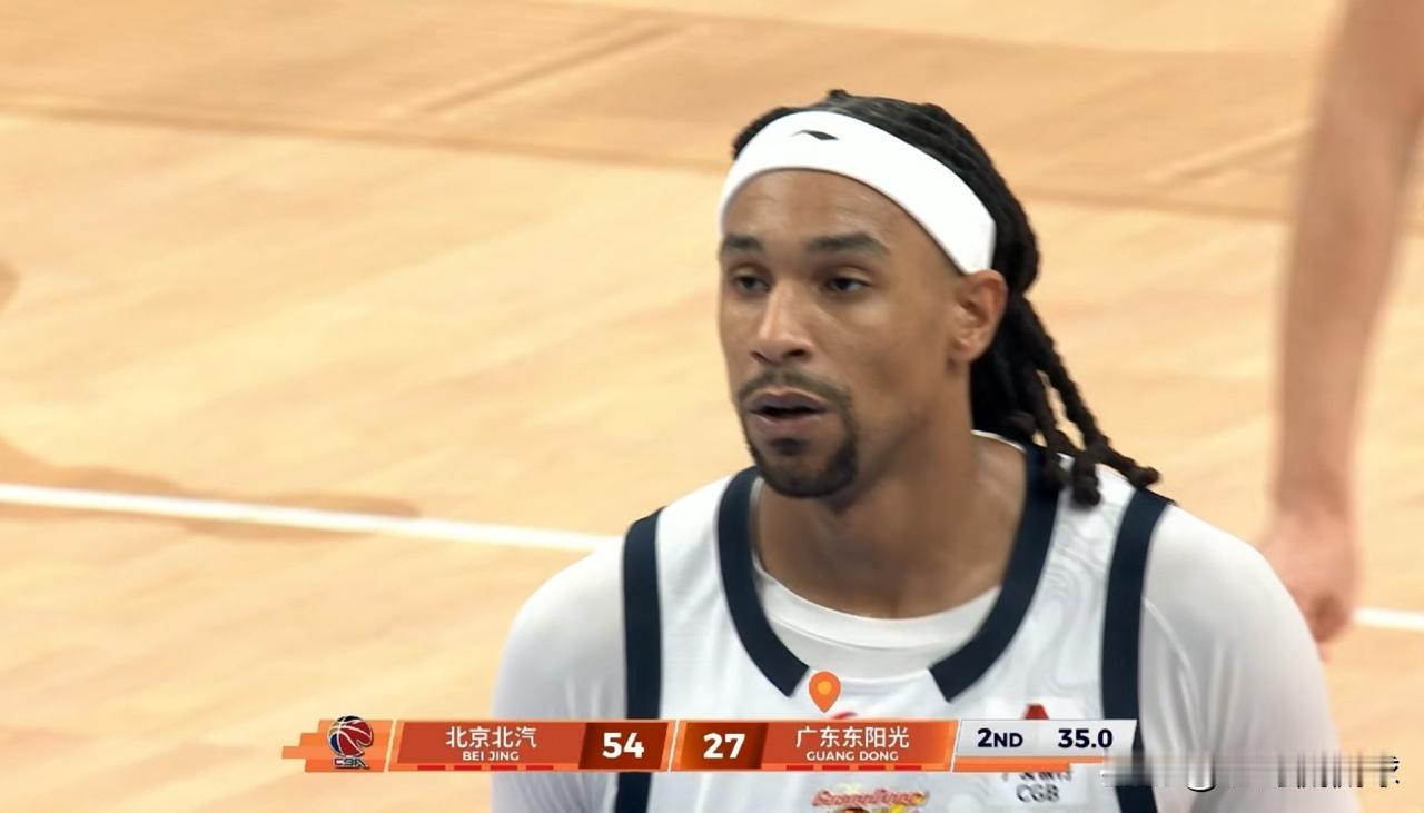 我忍不住要怒喷广东东阳光外援萨林杰！在今天广东东阳光客场挑战北京北汽的上半场比赛