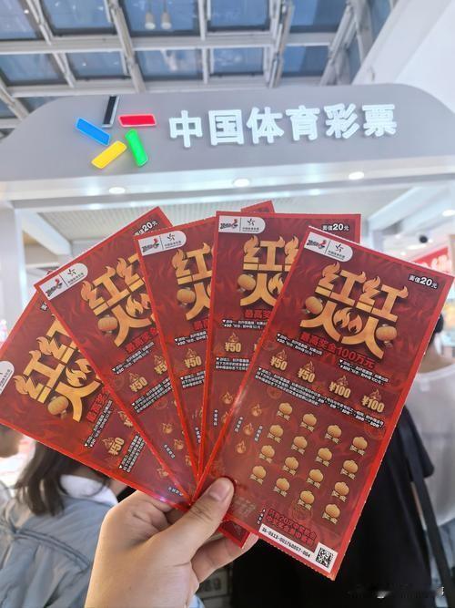 这个有意思，二人吃饭，一人请客，还花了40元买了二张彩票，让朋友自己抽一张，送