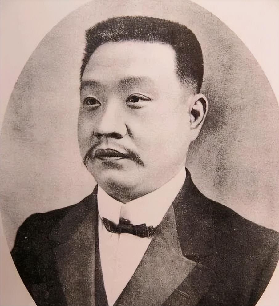 🌞1879年，浙江巡抚谭钟麟喝多了，看府上丫鬟李氏身材婀娜，一时兴起抱回房