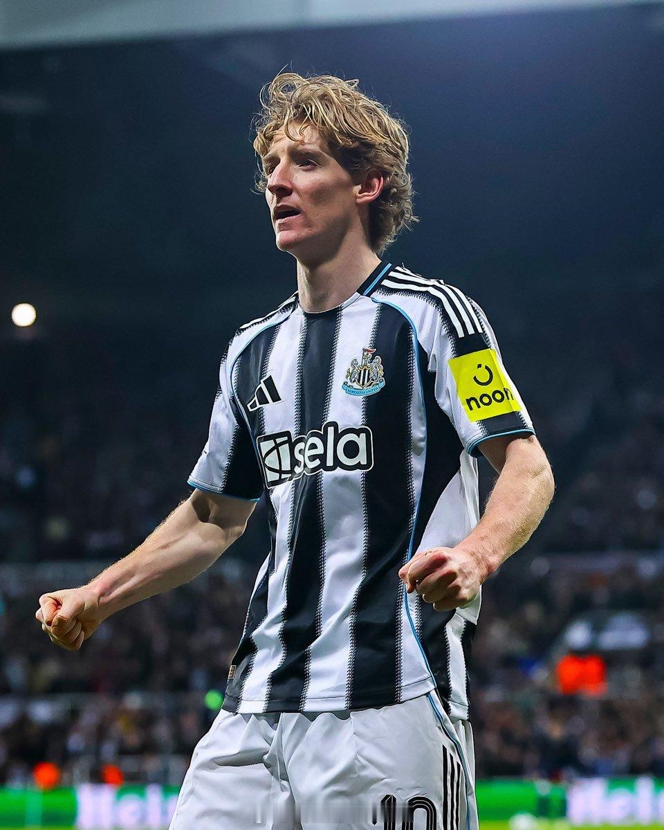 【纽卡斯尔欧冠赢球全靠这招】纽卡斯尔联3比0埃因霍温欧冠前7轮，纽卡斯尔抢下1