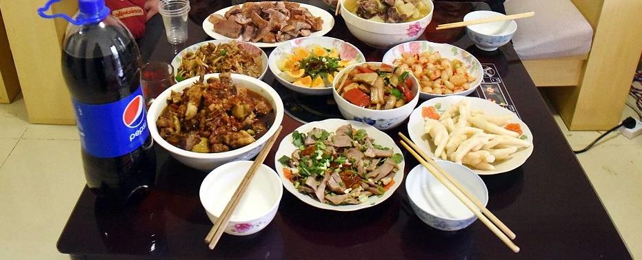 昨天中午儿子媳妇，女儿都来家里吃饭，我拿出2000元给女儿，女儿隔三差五的给我买