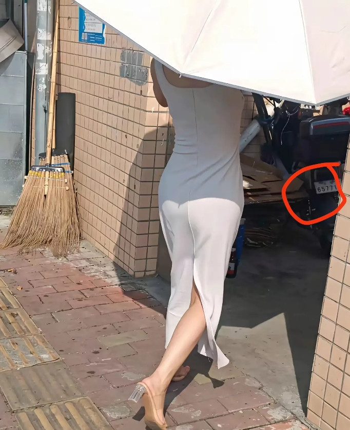 摩托车牌怎么是白色的牌照？