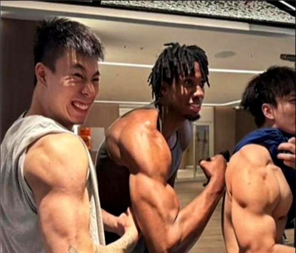 球馆的喧嚣还没散时，CBA又起风声，关于上海队“大白边”的消息被抛上台面。总决
