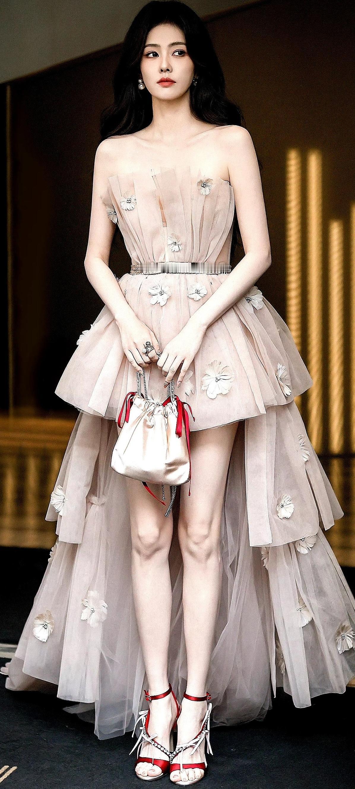 白鹿绝美造型，你们喜欢白鹿吗？你对白鹿怎么看白鹿白鹿生图你心目中的美女是什