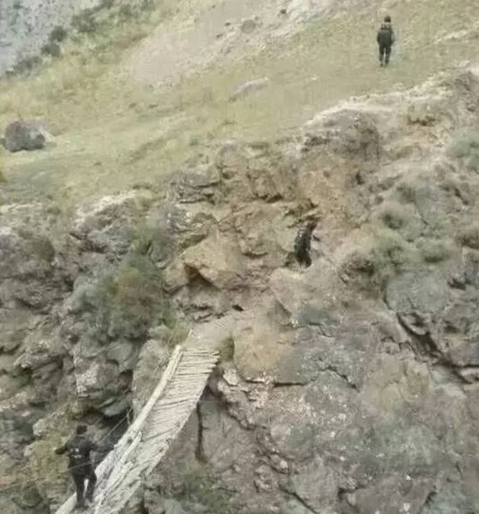 西部警察的普通照片，却感动数亿网友！为他们默默点赞