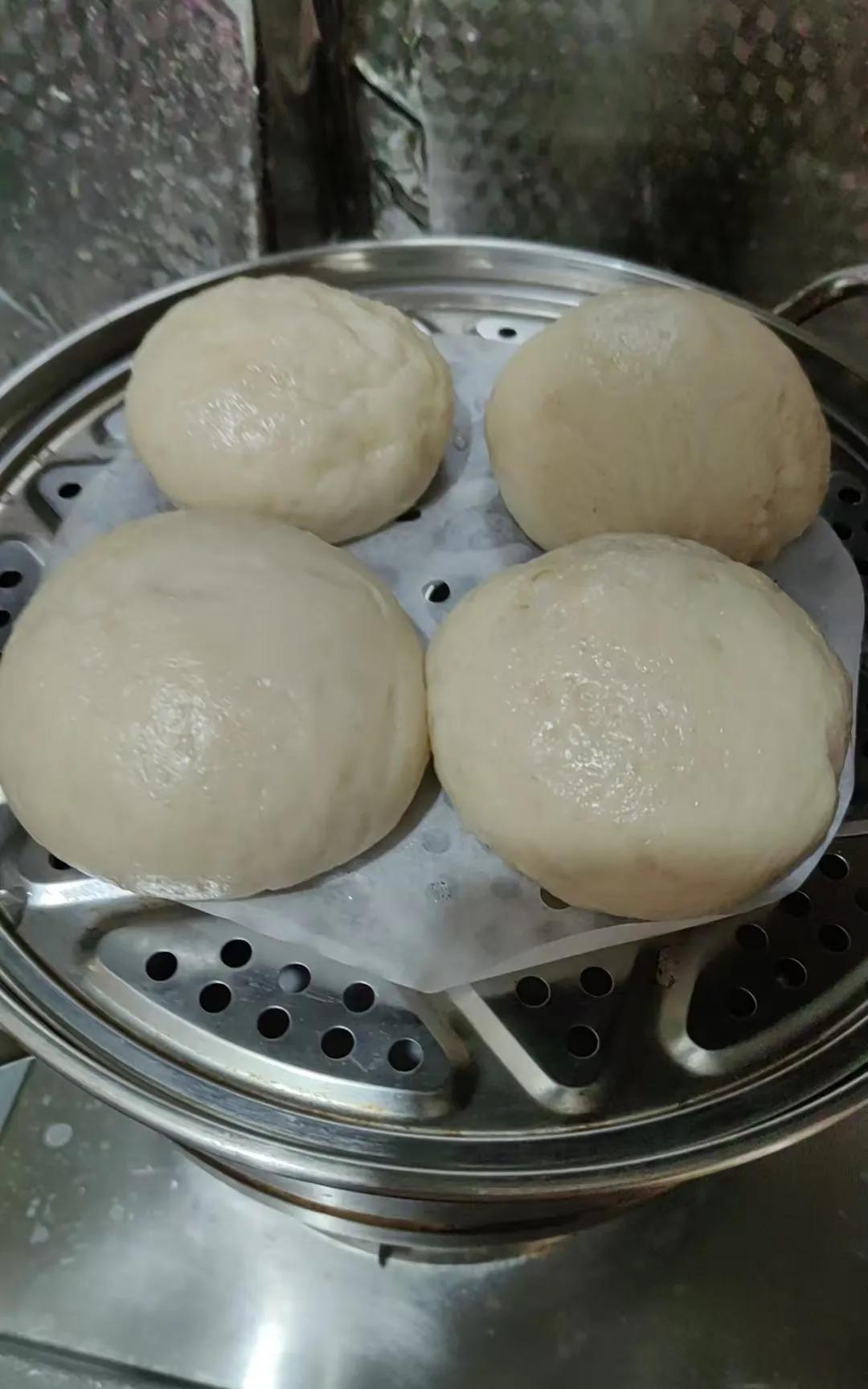 #一人食吃什么#昨天一个人在家里，中午自己做的馒头，炒了一个菜。