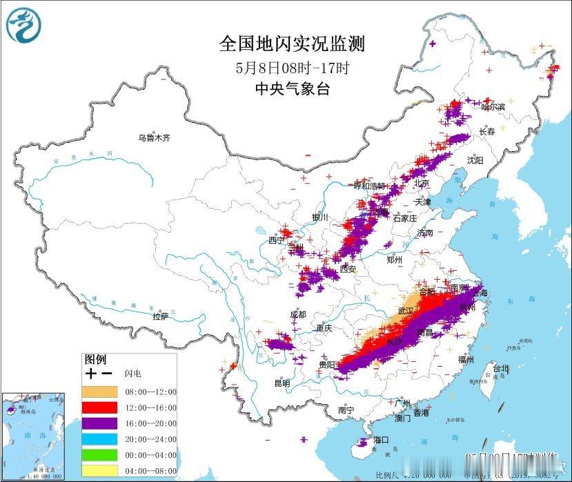 全国降水最强势的一天从实况监测看，今天南方和北方形成了两条对流雨带，北方的强对