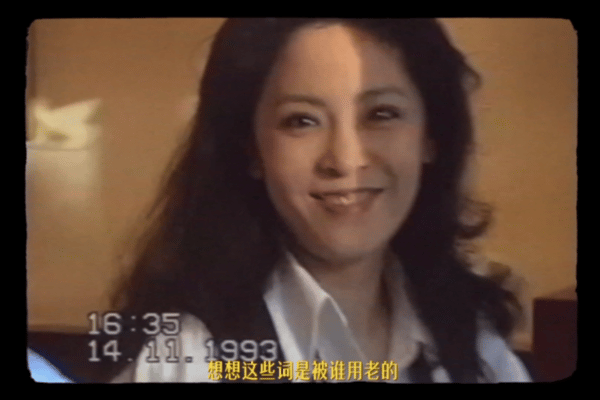 向佐翻看老照片重新认识妈妈向佐和妈妈之间的感情是非常的真实的，而且也是能够看到了
