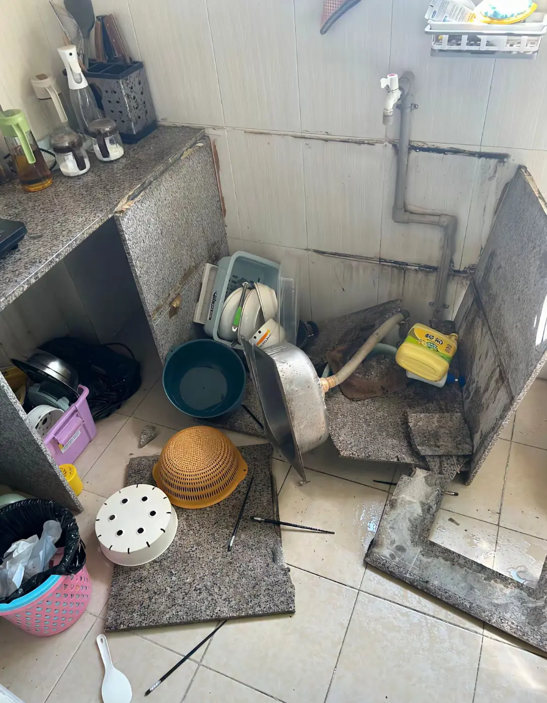 深圳出租屋的洗碗池塌了，是租客负责维修？还是房东负责维修？
