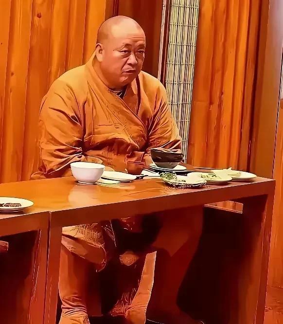 释永信大师这一下一定是六根清净了:吃素，想吃肉估计不会多。禁欲，不可能早拈花