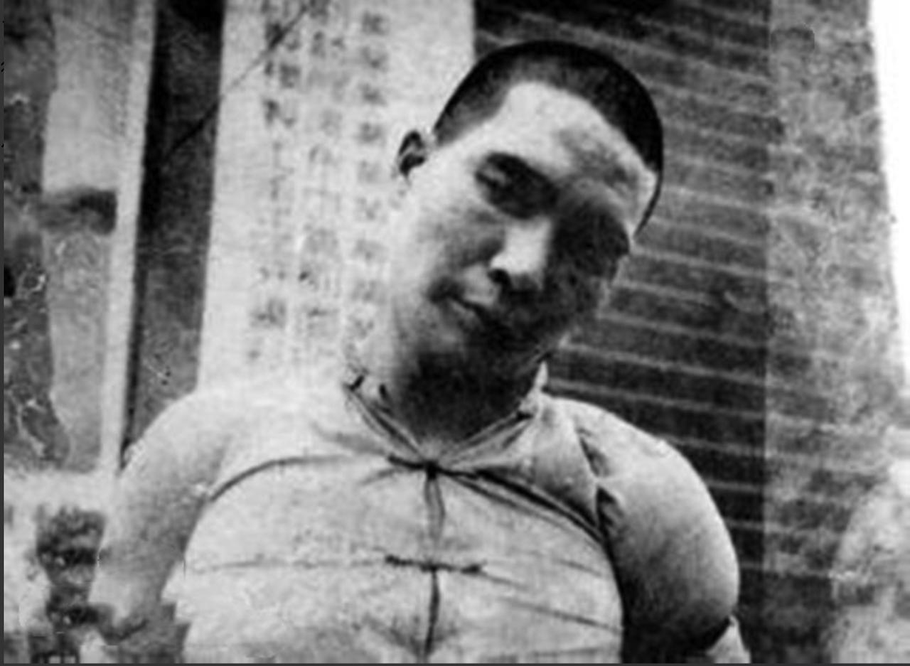 1950年,托儿所的女所长叶兰英,挎着竹篮去买菜,发现菜贩子有些眼熟,一番交流过