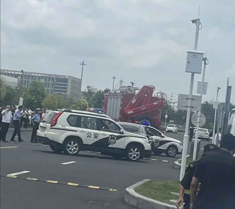 四川成都天府机场比亚迪刹不住车失控了？现在警方通报出来，真相大白呀，谁也不想不到