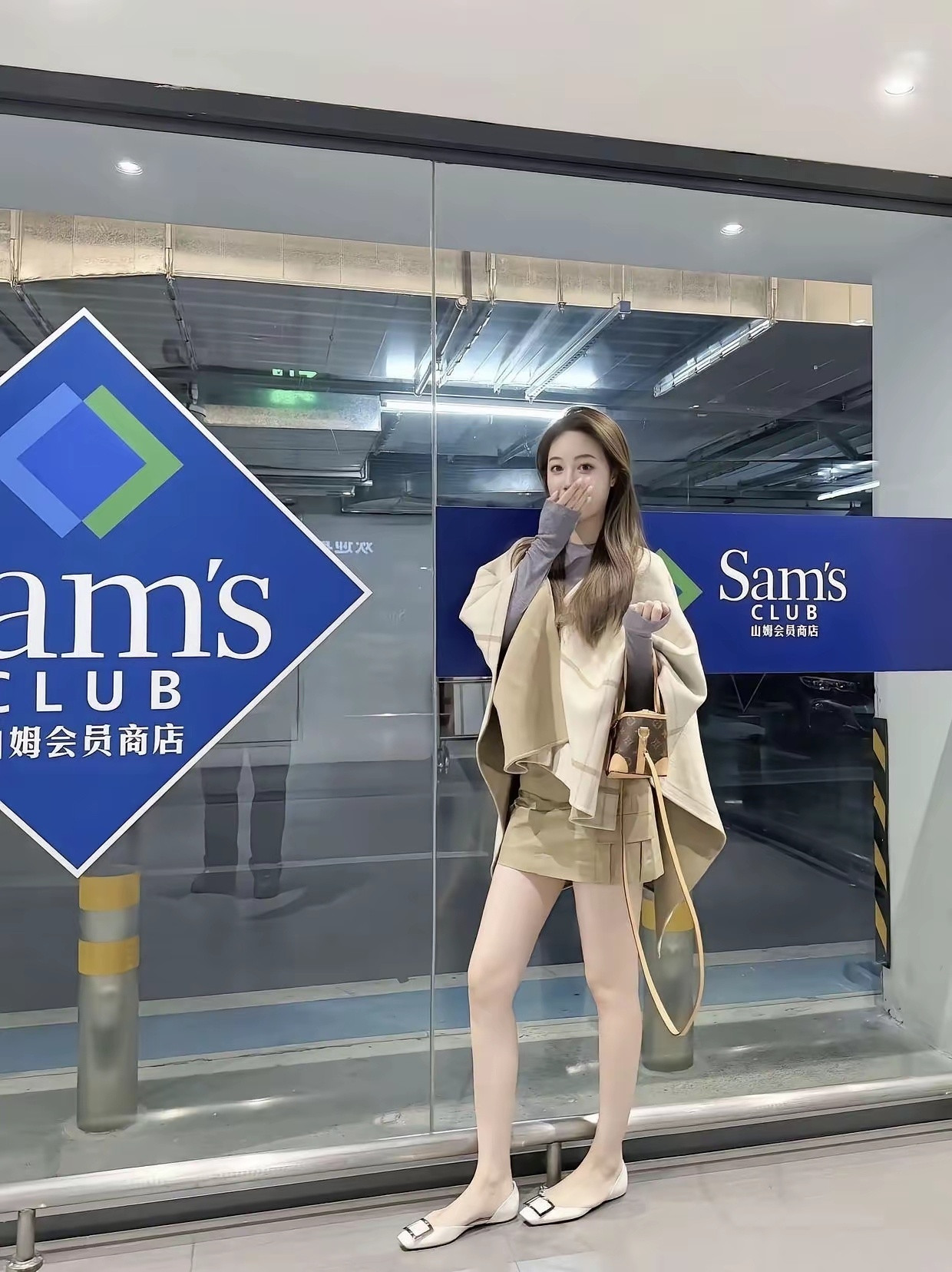 陪这样的女孩子逛街，你会感觉累吗？