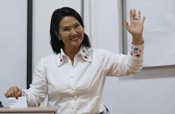 0.27%惊险胜选就动手！秘鲁新总统拿中国百亿港口讨好美方，新官上任第一件事就