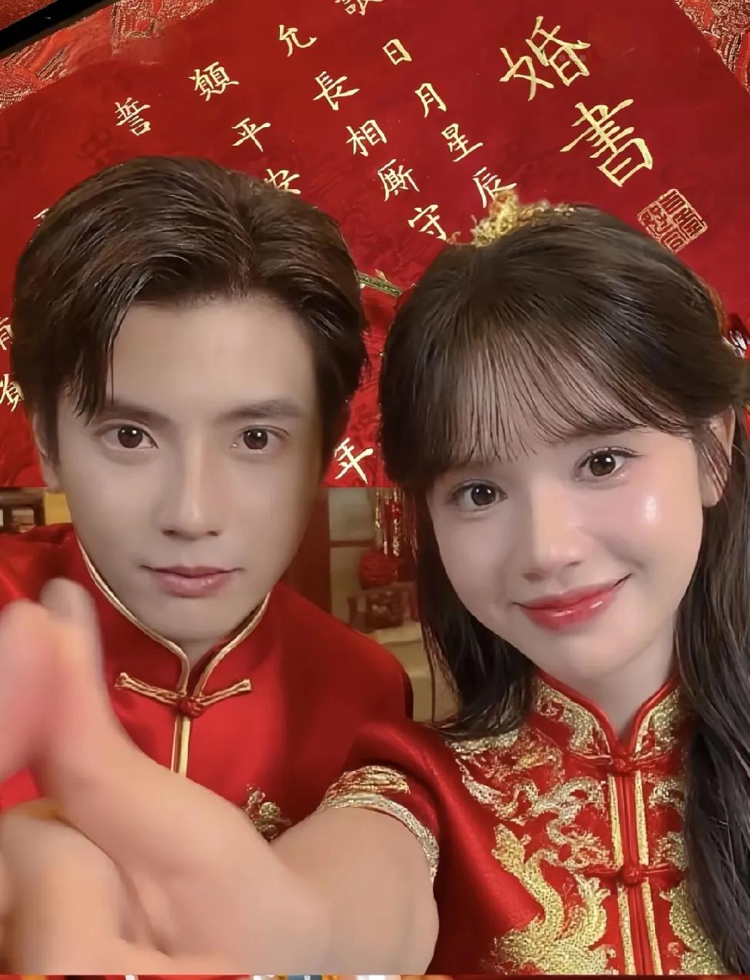 这一对绝对是短剧圈最有观众缘的真情侣了，还都是顶流。别的演员都怕曝光恋情掉粉，