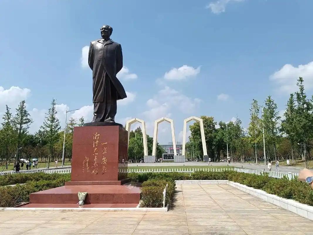 你上大学是选城市还是选大学很多人说湘潭的高校资源丰富，大学的发展可以，但是湘