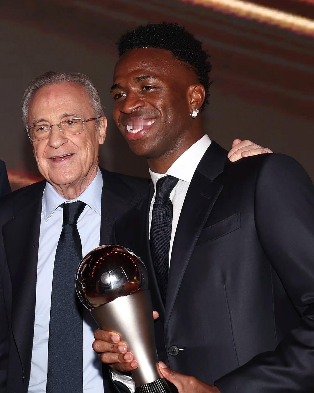 马卡：在皇马的会议上，有人对威尼修斯提出了抱怨，弗洛伦蒂诺·佩雷斯对此回应得非常