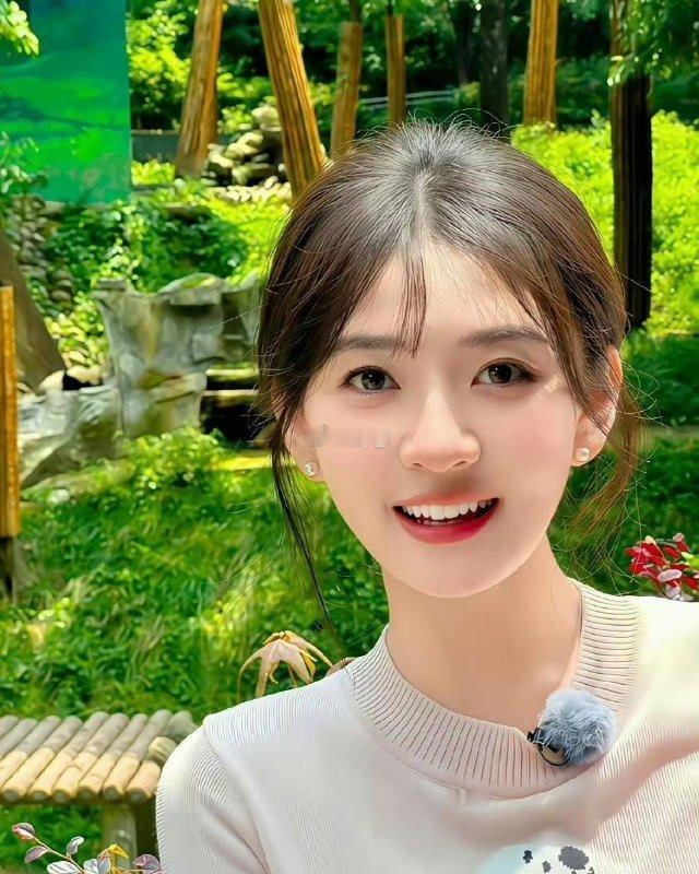 果然美男眼里没有美女啊，这竟然是陈哲远和杨迪用同一个设备拍的梁洁