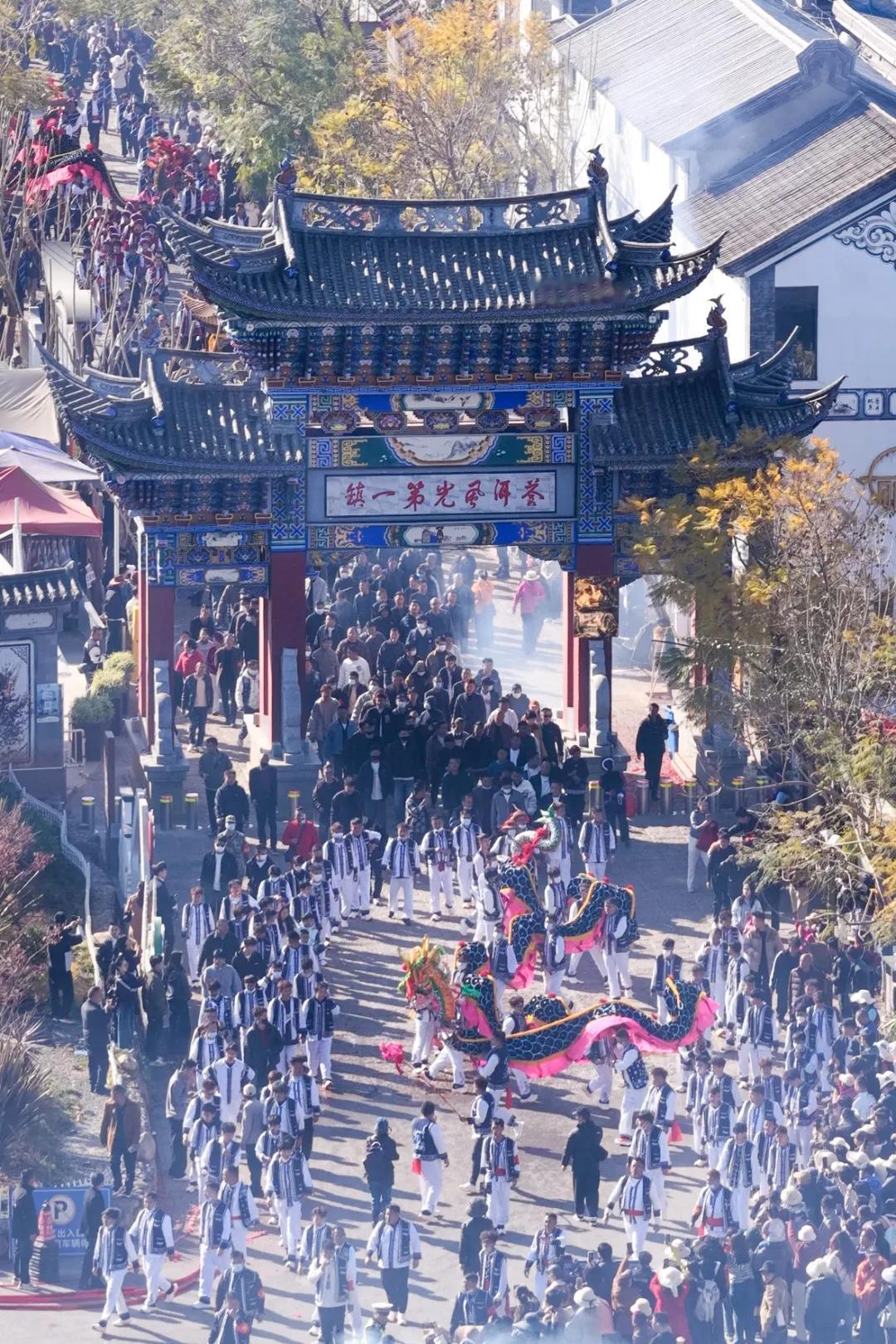 🔥🔥🔥请看👀→大理春节旅游旺季热点争议事件1️⃣天价拖车费引发舆论质