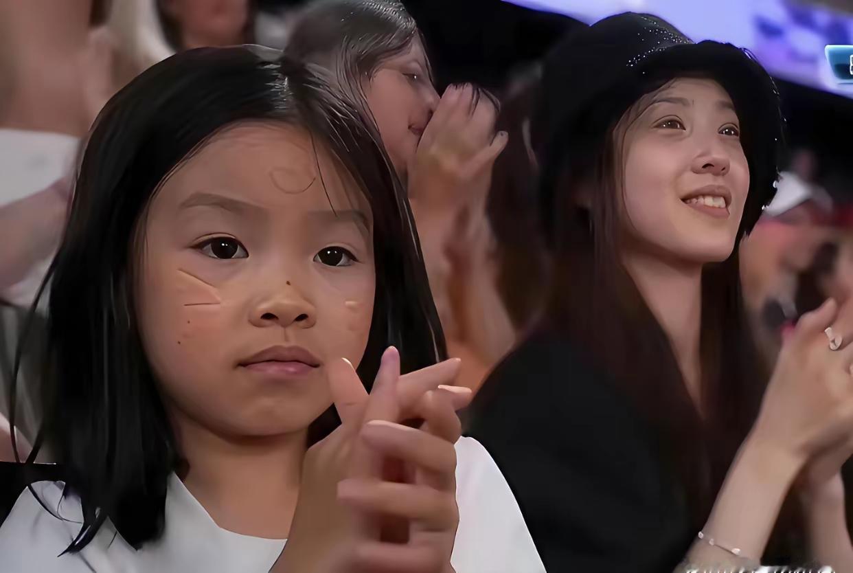 看京东家这几位女性，真是越品越有味道。长公主那股沉稳劲儿，像极了家里压得住