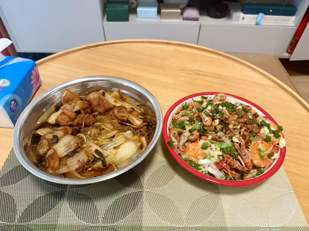 居然被嫌弃的人夸奖了最近儿子和他女朋友自己做饭，做的还不错，每次都和我炫耀