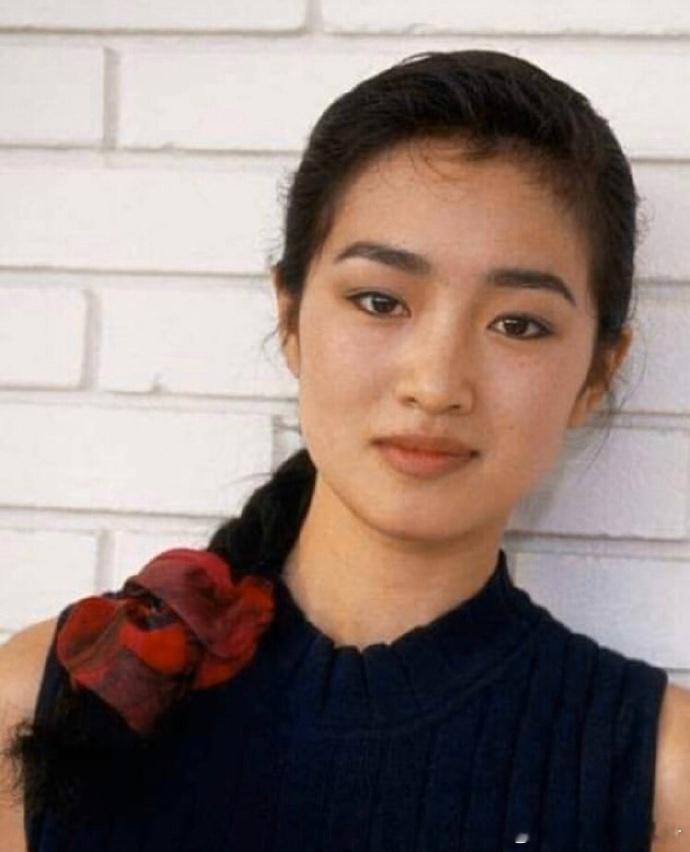 年轻时候的巩俐